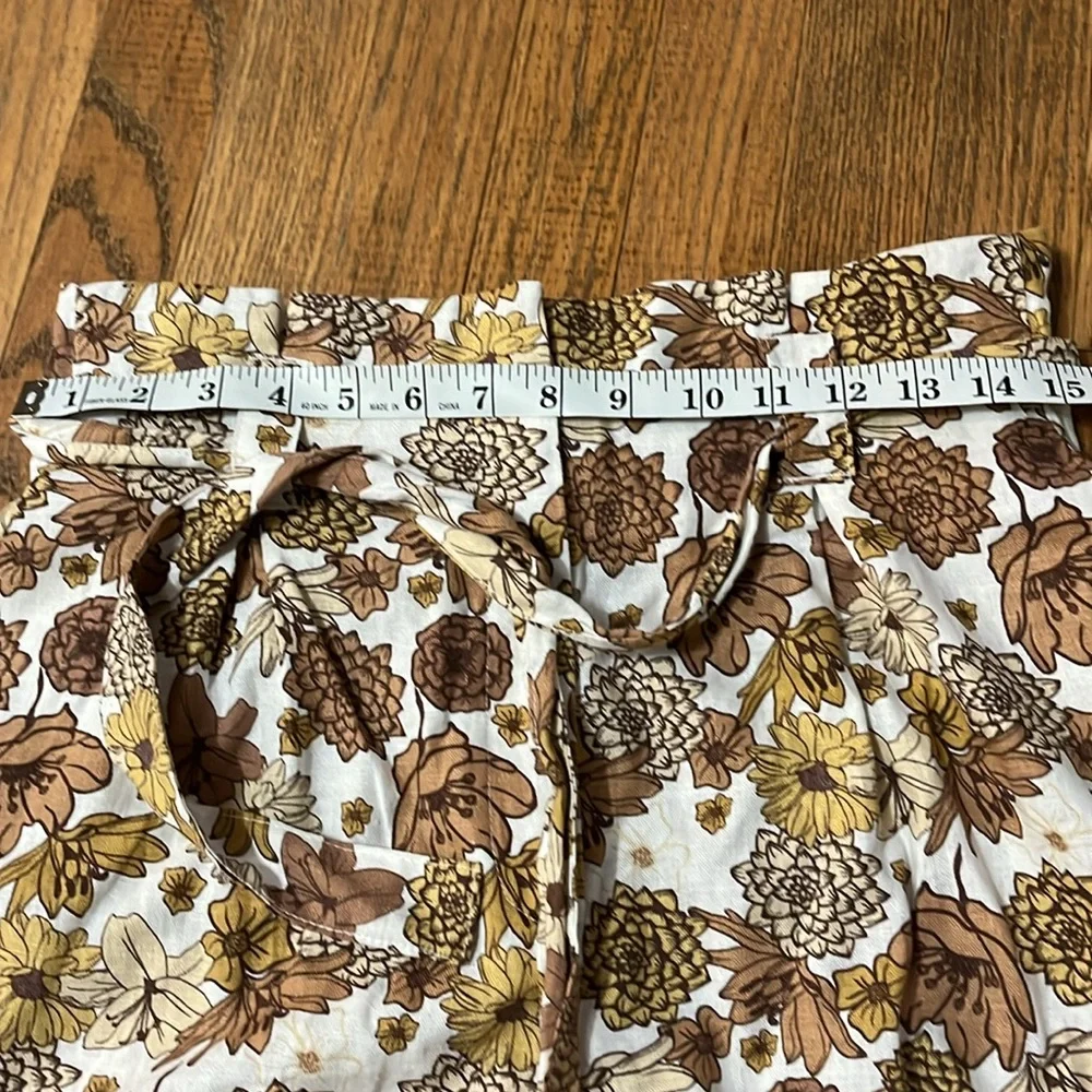 Linen Shorts - Picture 3 of 5